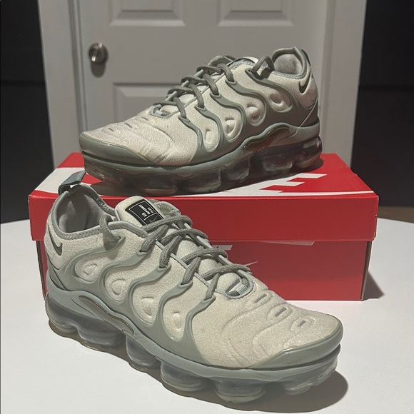Nike Air VaporMax Plus “Light Silver Mica Green” Women's Size